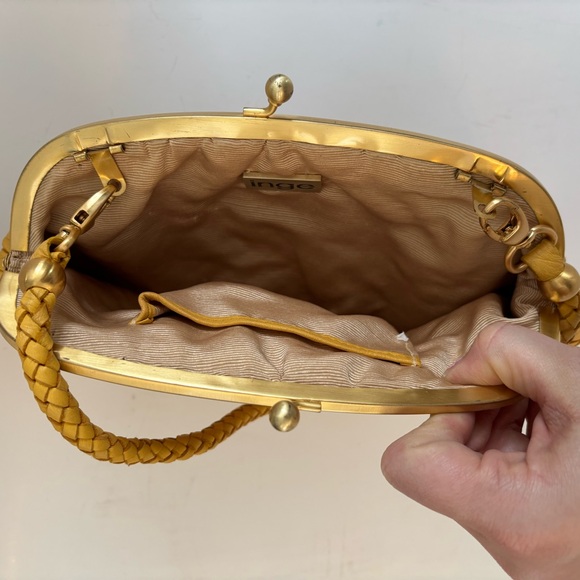 Vintage golden Yellow woven leather clutch bag - Picture 3 of 4